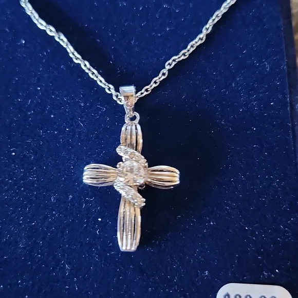 Beautiful Cross Necklace - NWT - Picture 2 of 3